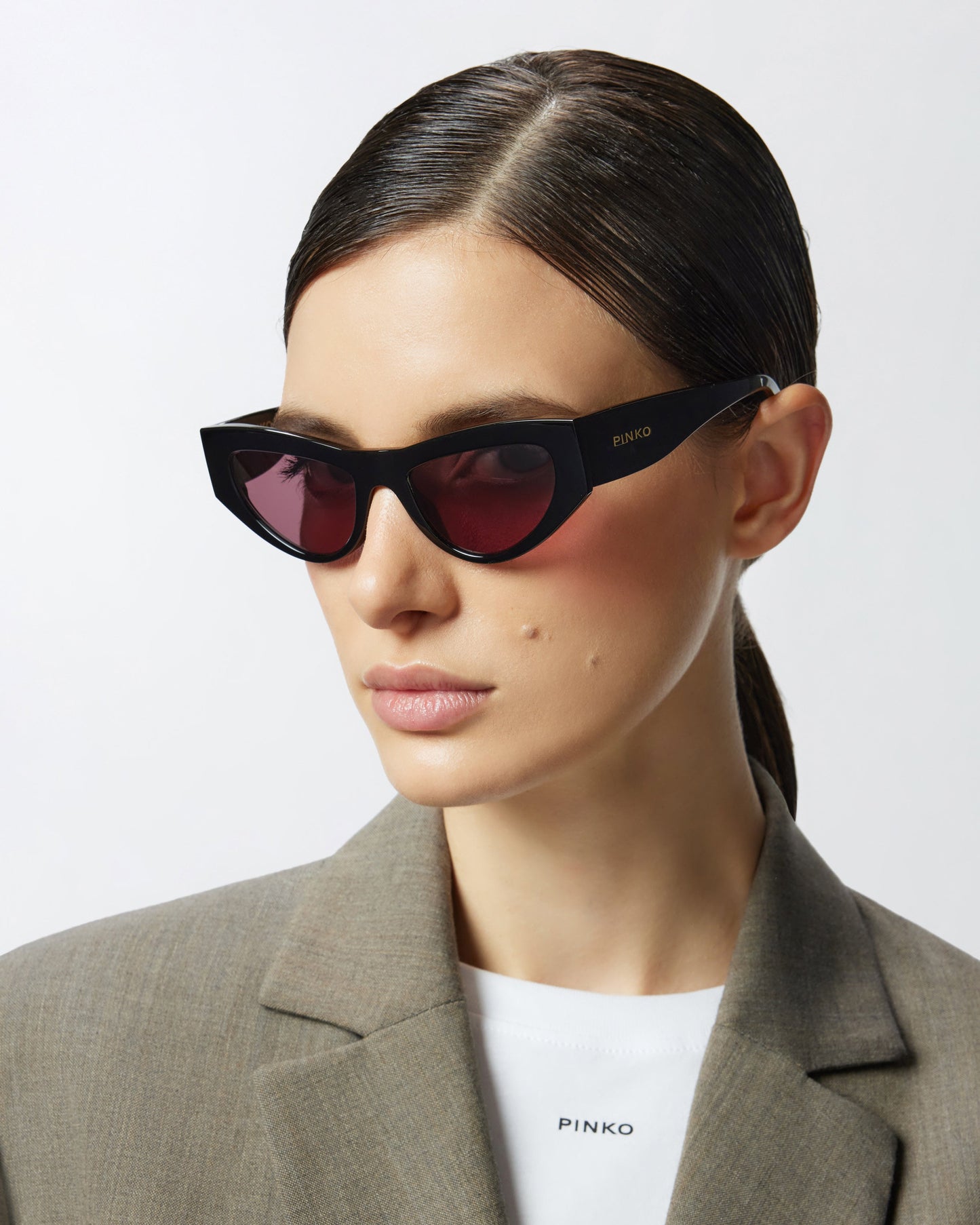 Cat-eye sunglasses