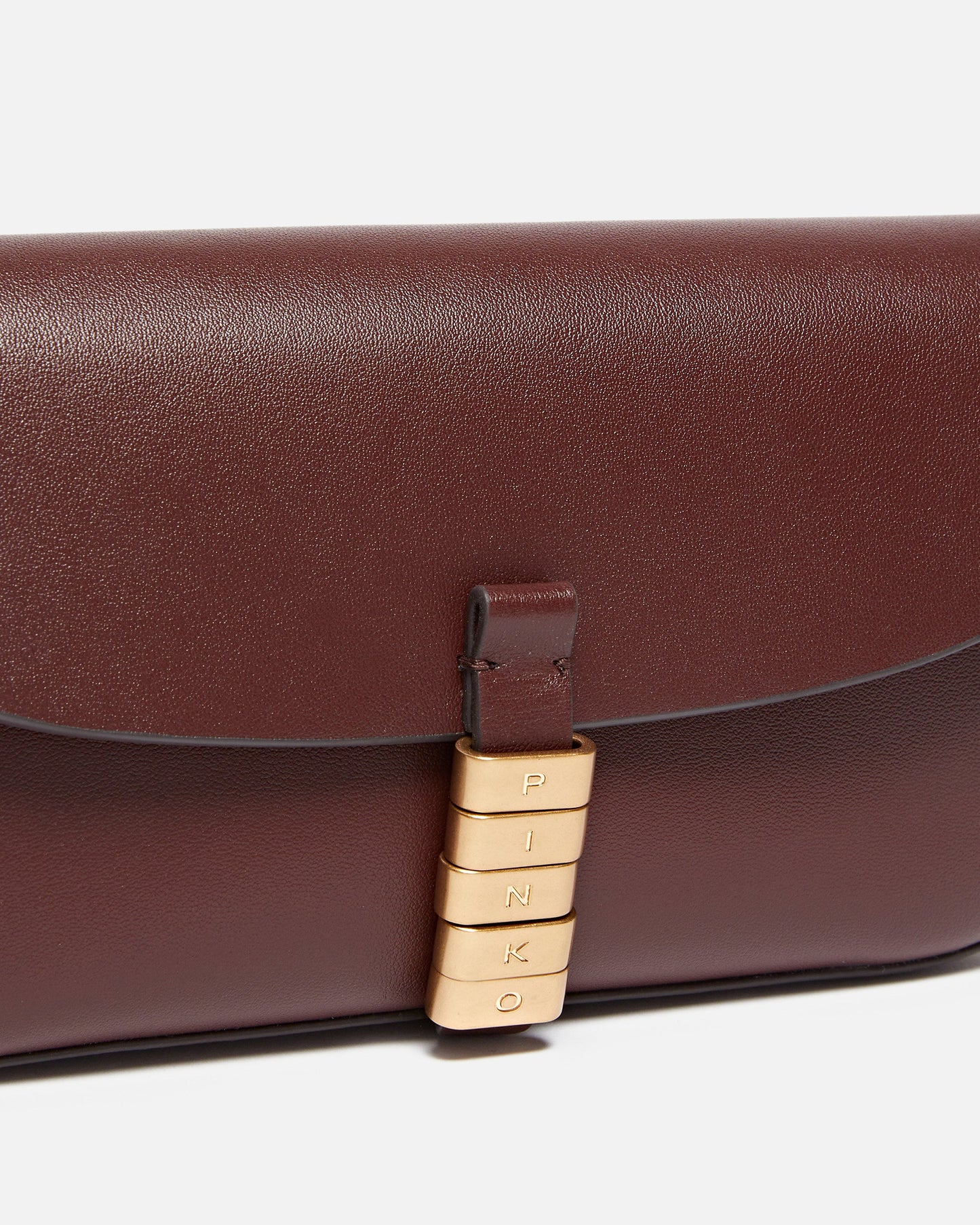 Saddle Flat medium shoulder bag in leather
