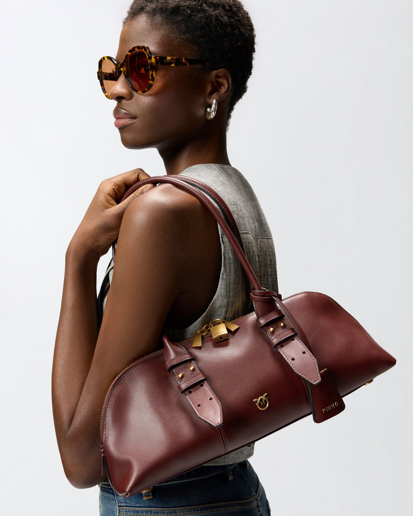 Escape Bag Horizontal large shoulder bag in leather