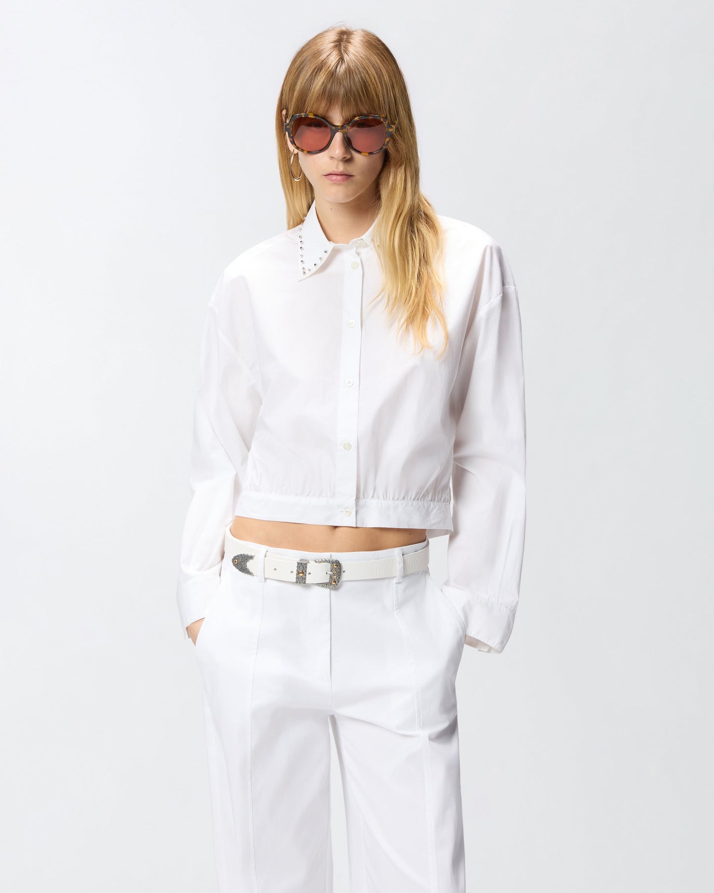 Cropped shirt with jewel collar