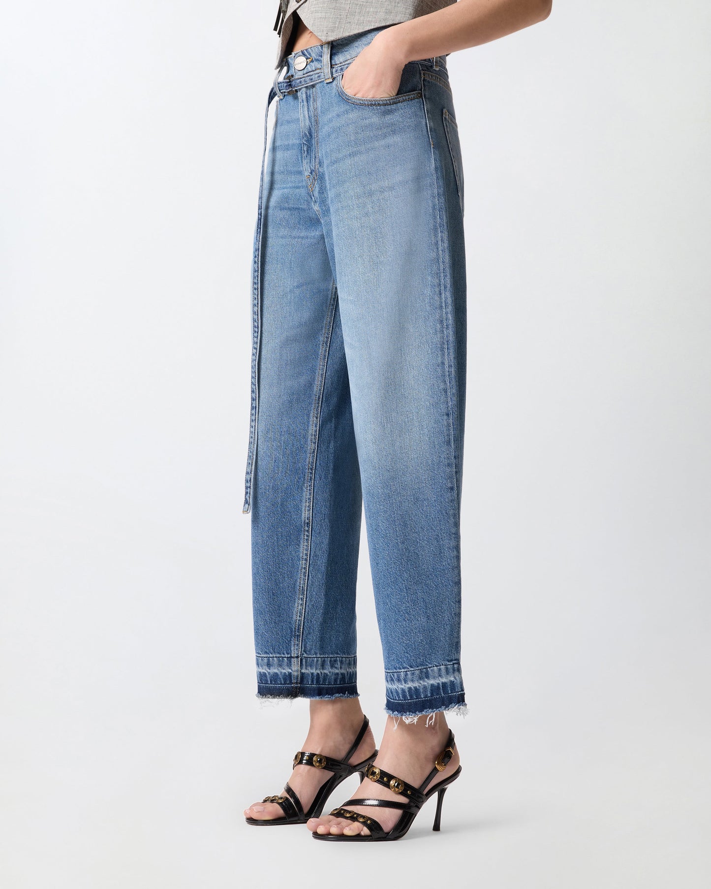 Balloon jeans with worn effect