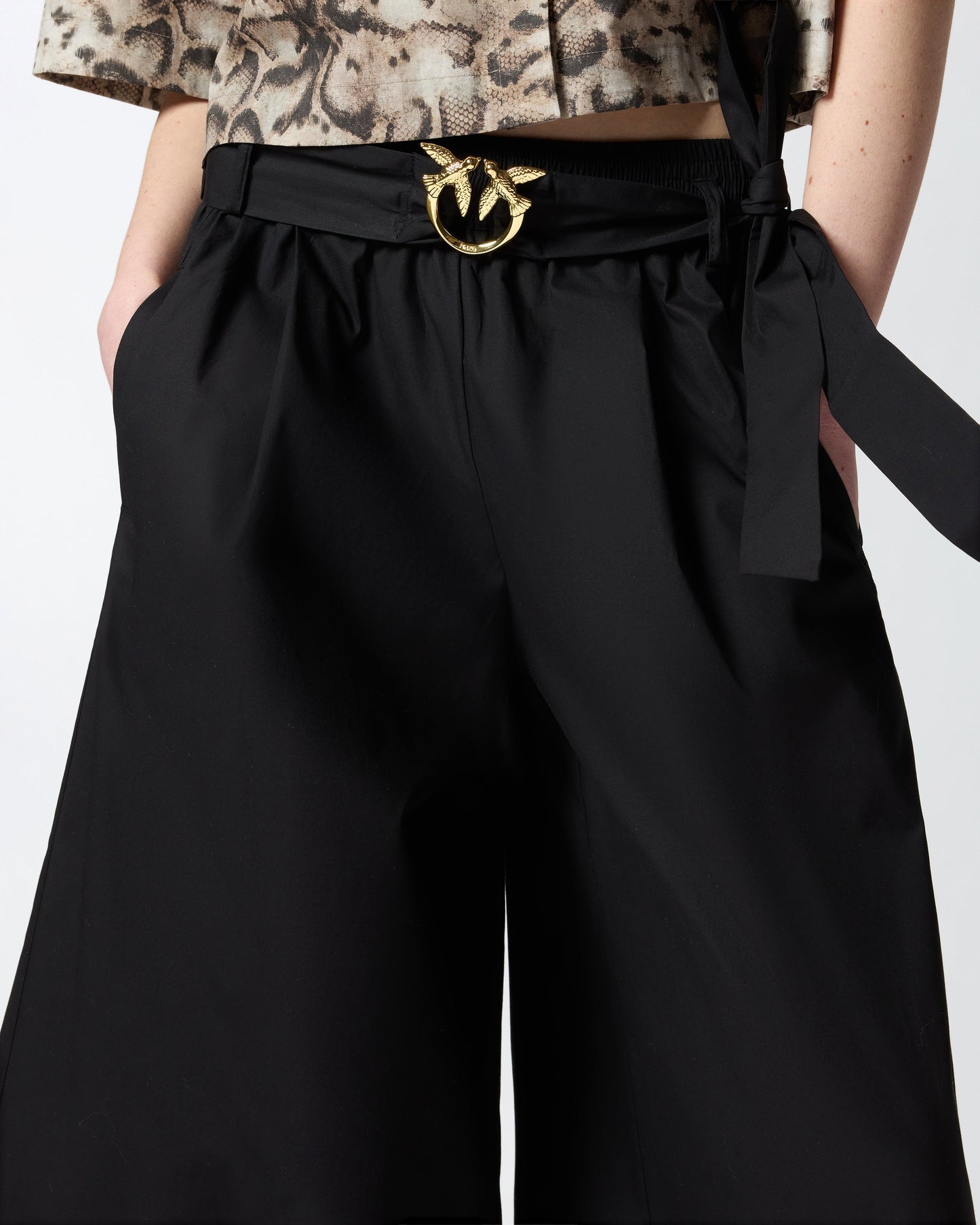 Long shorts with Love Birds buckle
