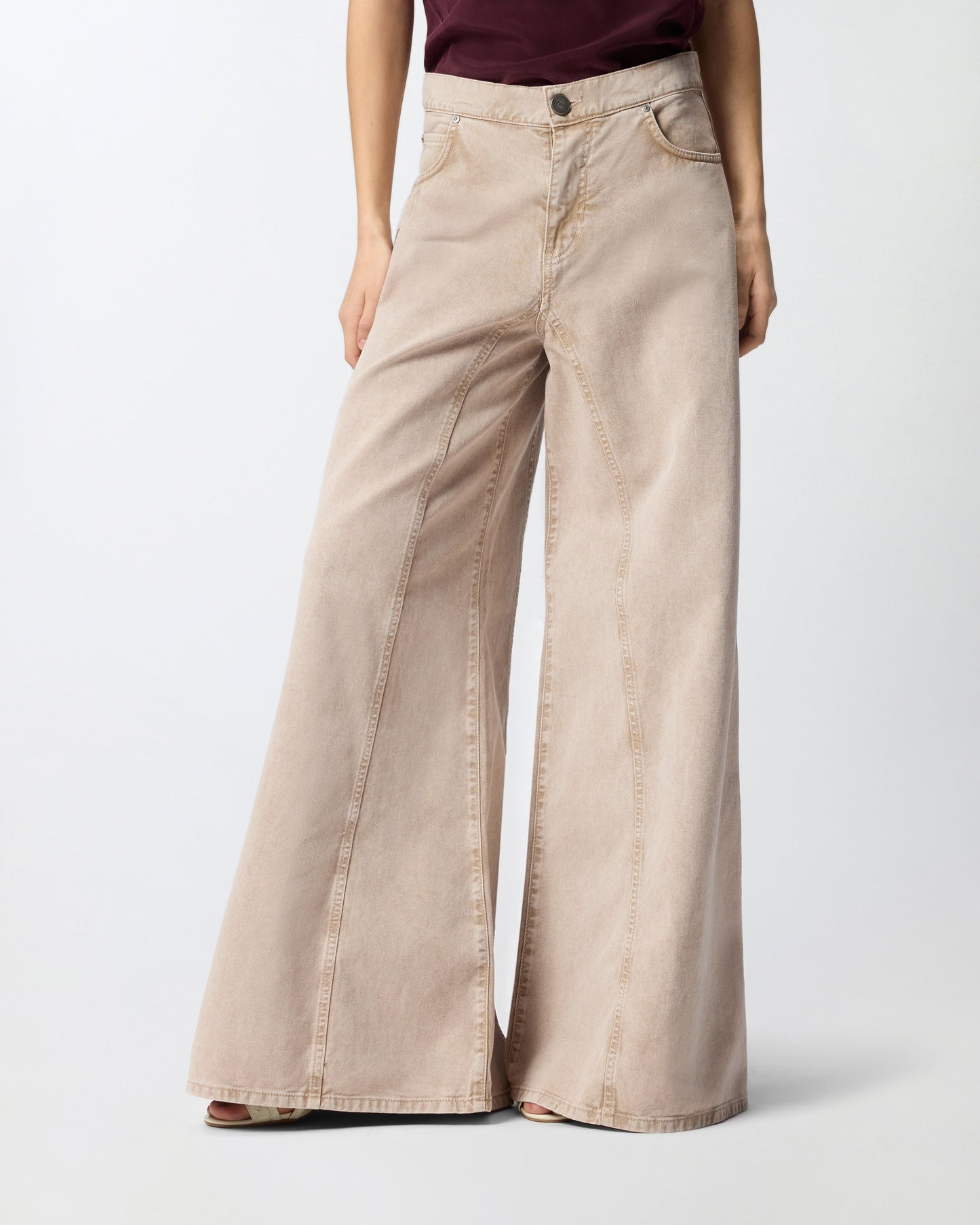 Brown jeans with lace at the waist
