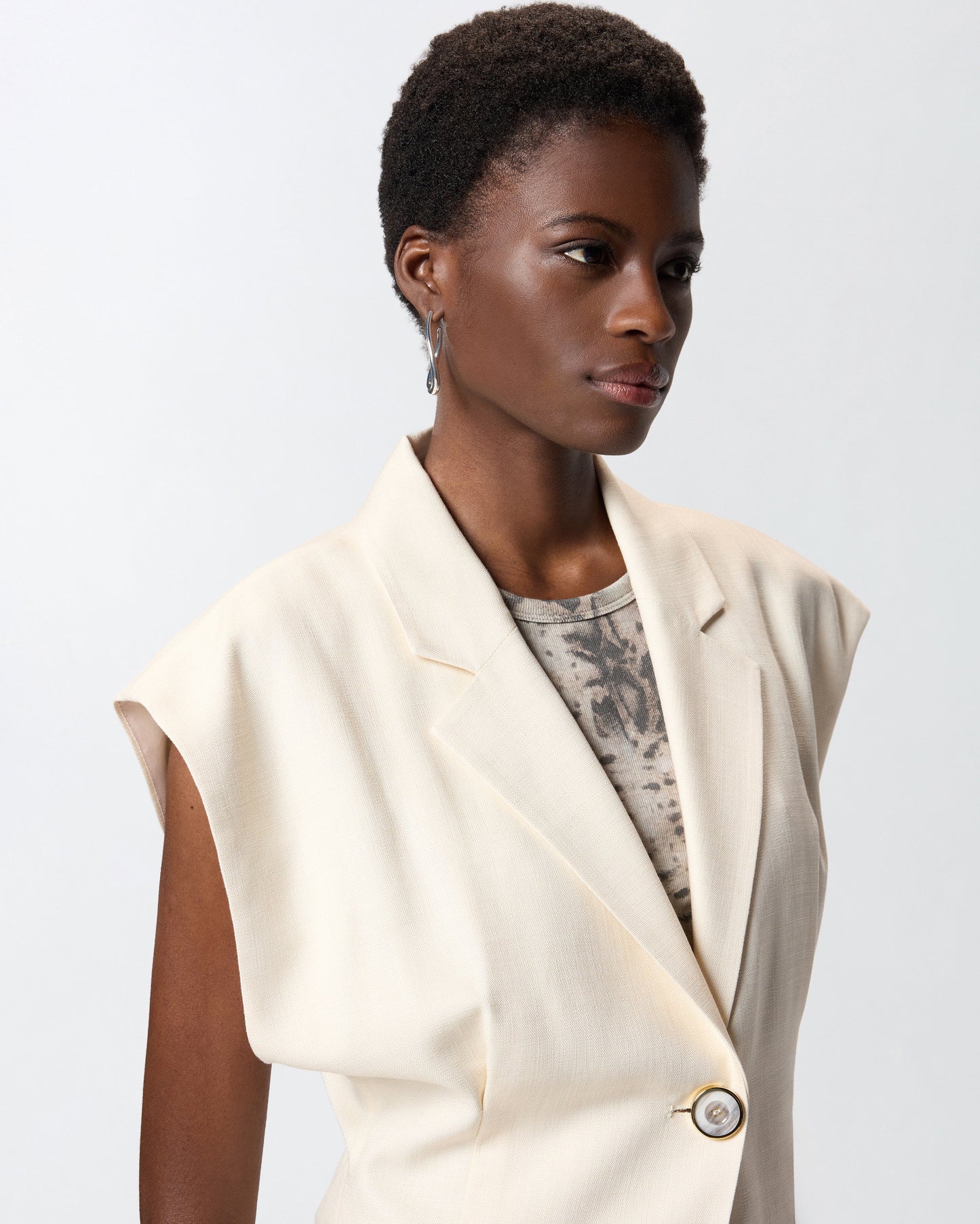 Sleeveless rustic-effect jacket