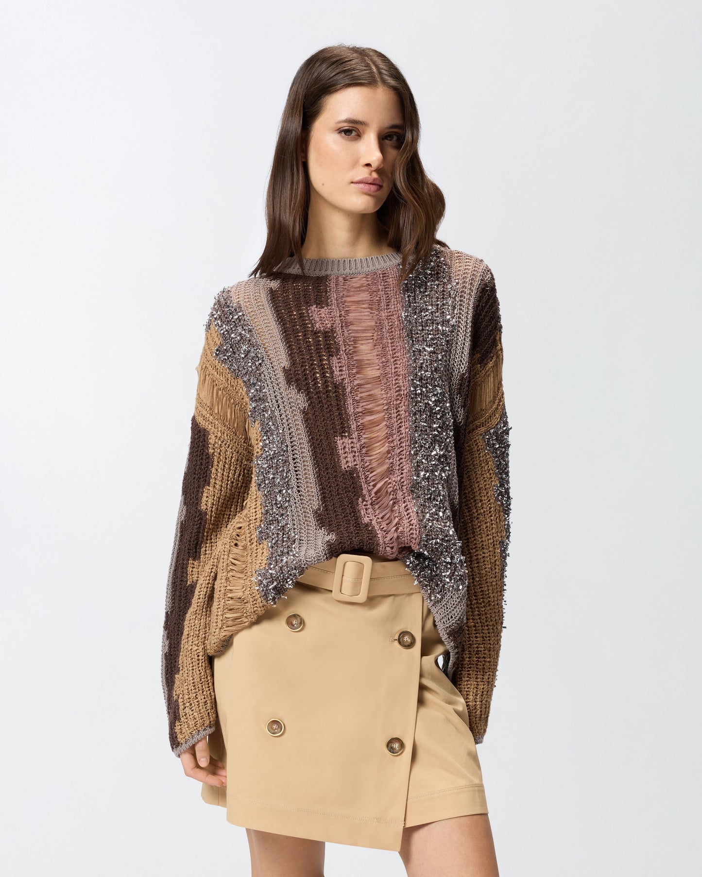 Sweater with inlays in contrasting yarn