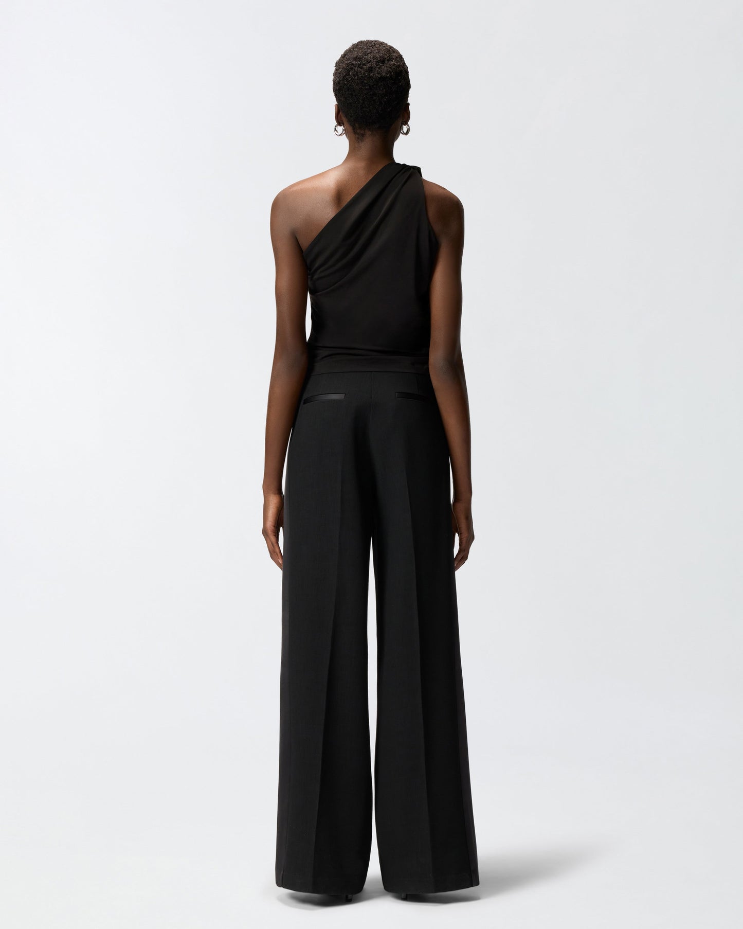 One-shoulder top with knot detail