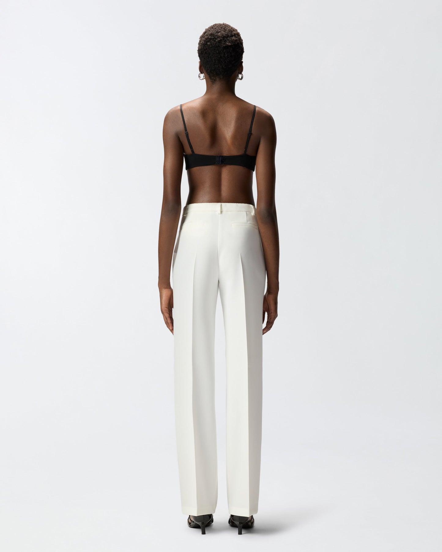 Trousers in canvas with pressed pleat detail