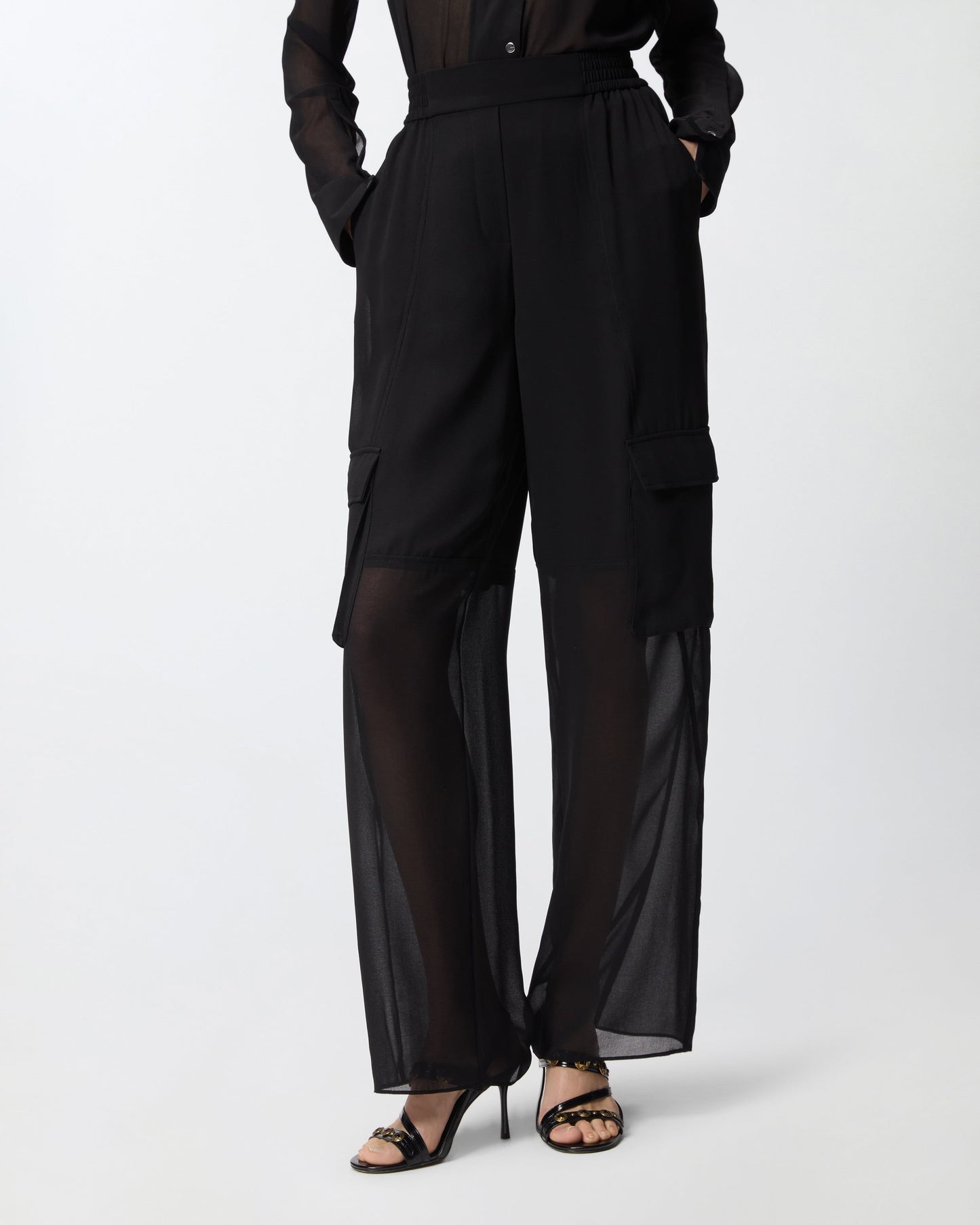 Lightweight trousers with cargo pockets