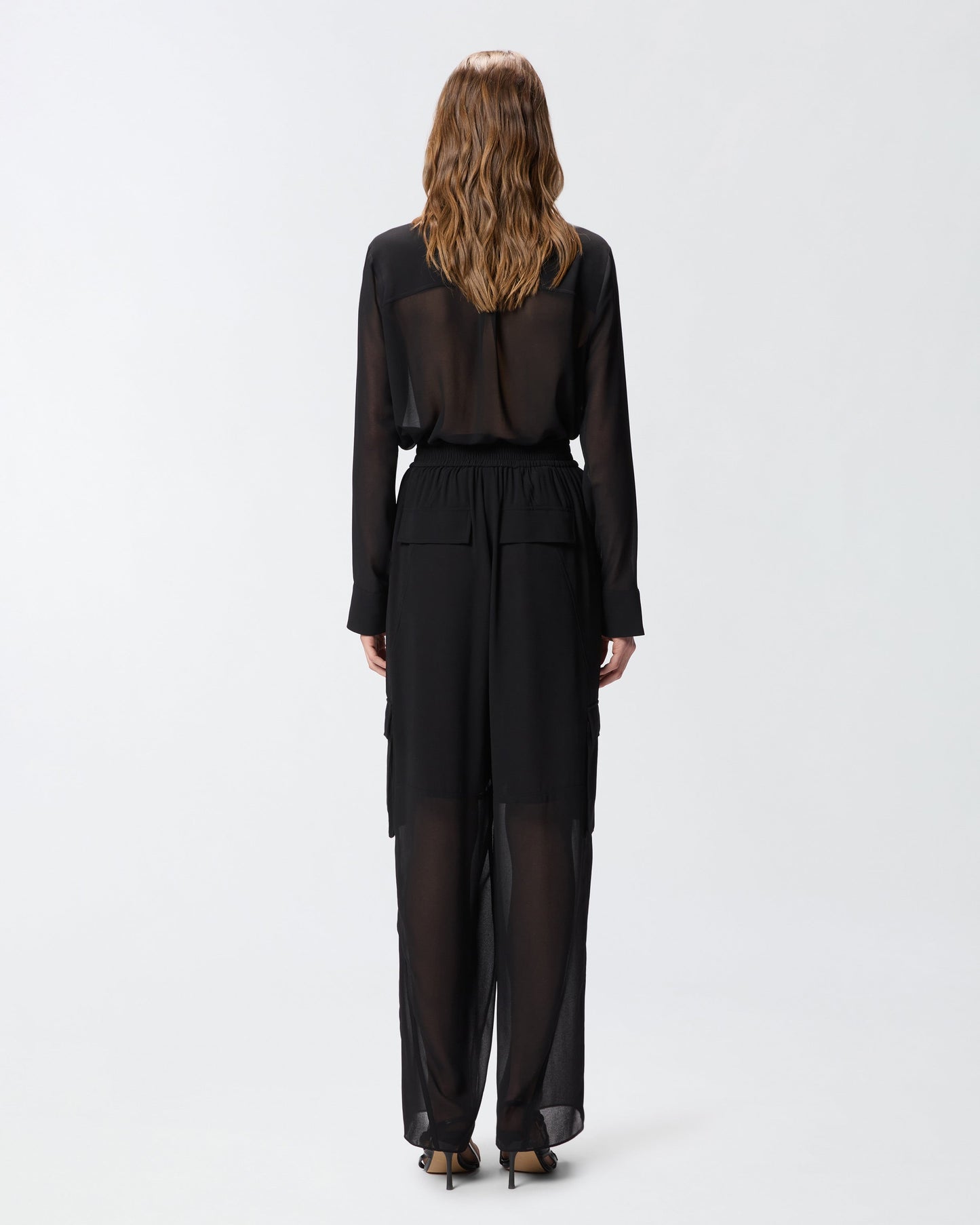 Lightweight trousers with cargo pockets