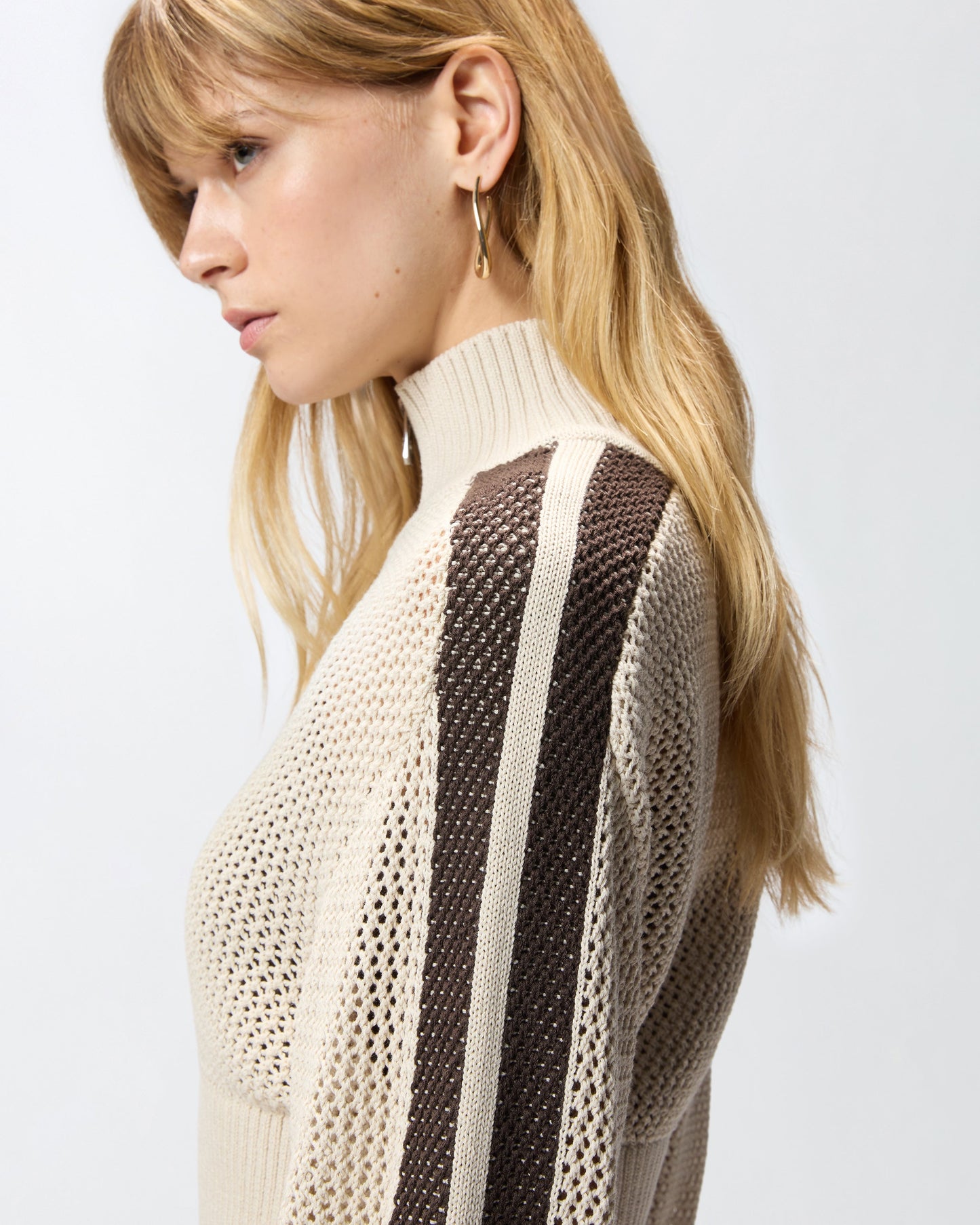 Cropped sweatshirt with bands and openwork