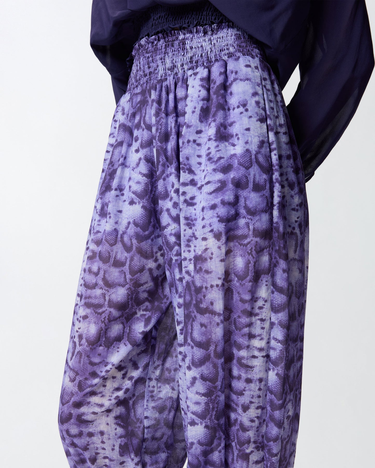 Wide-leg trousers with snake print