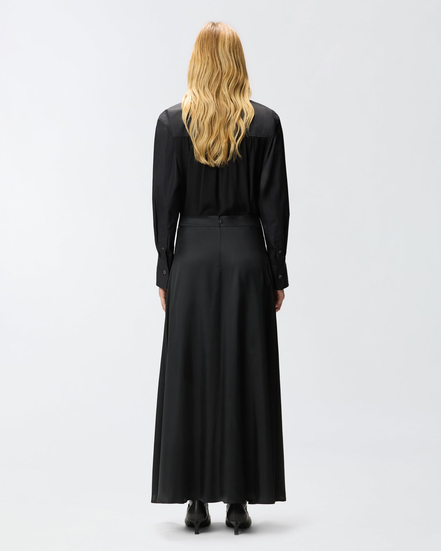 Long skirt with slit and laces