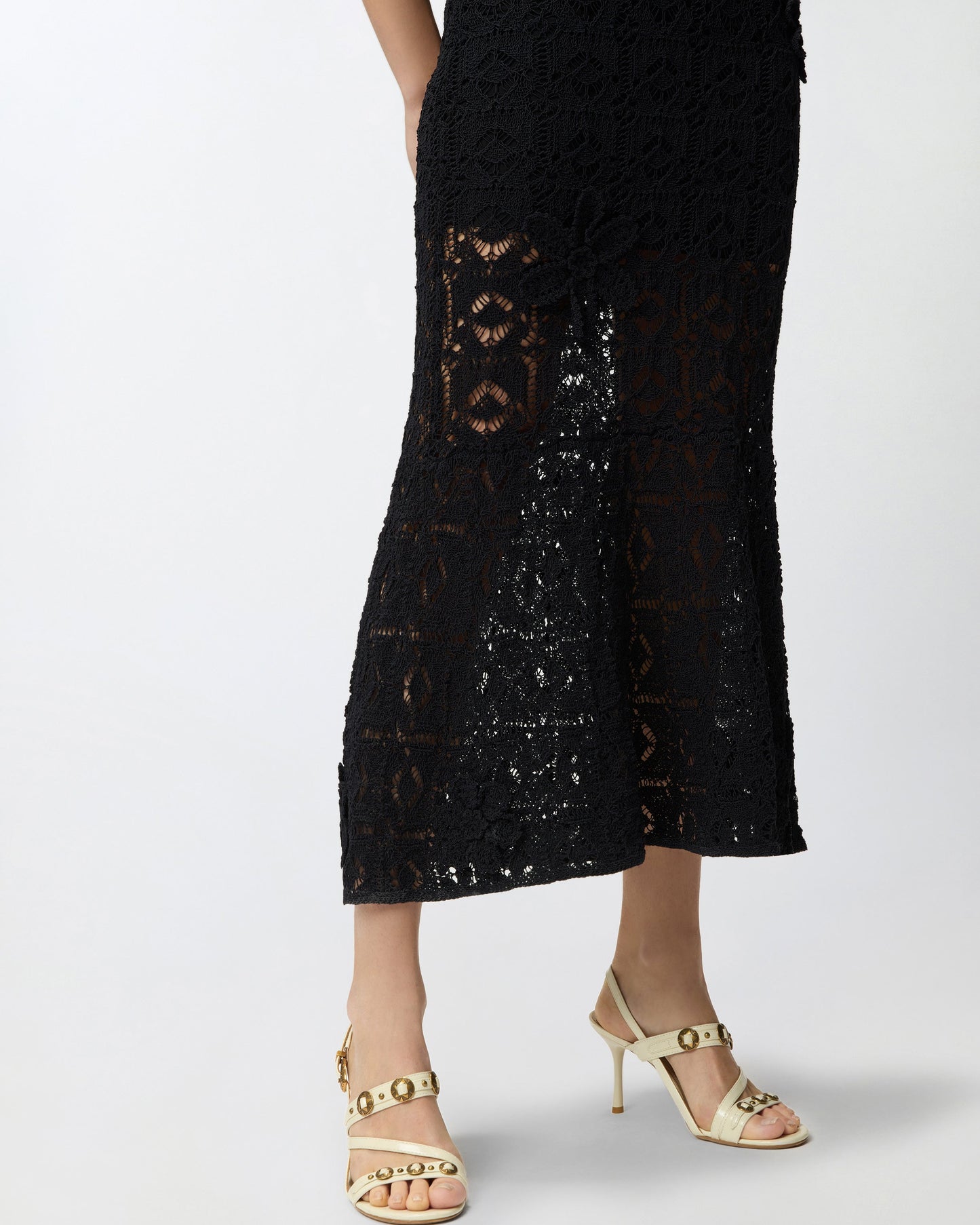 Crochet-effect midi dress with appliqué flowers