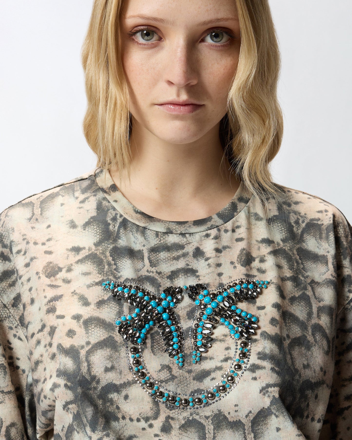 Cropped T-shirt with snake print and Love Birds