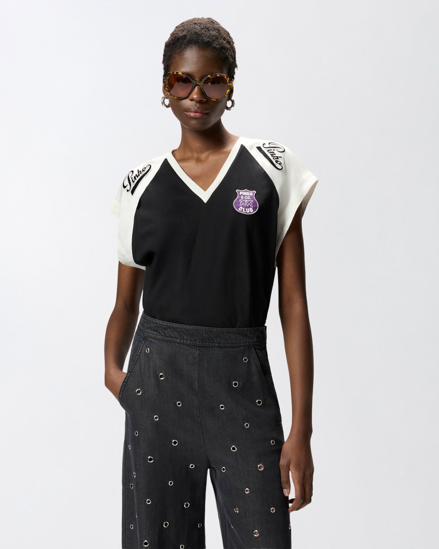 T-shirt with V-neck and branded patches