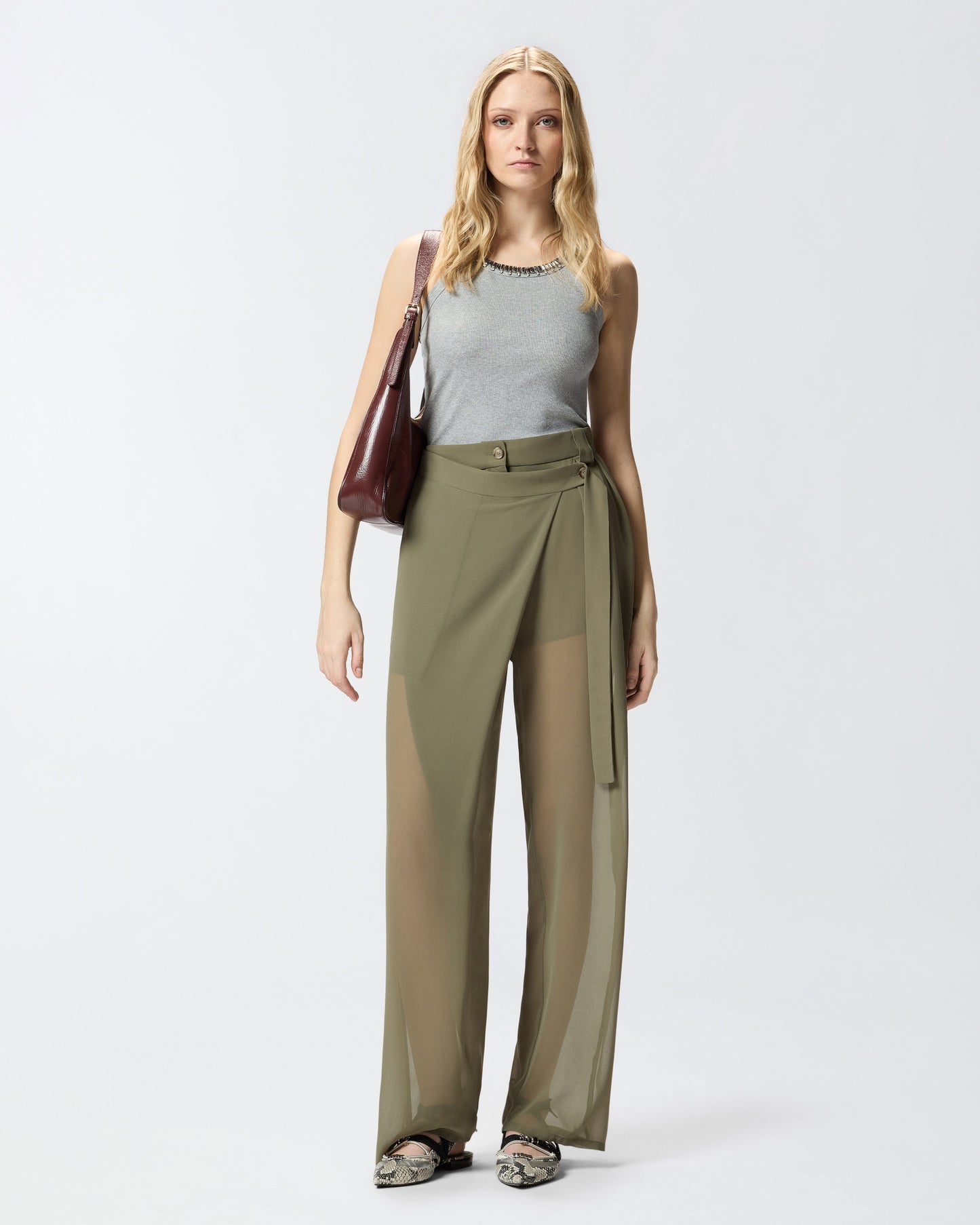 Ribbed top with bejewelled embellishment