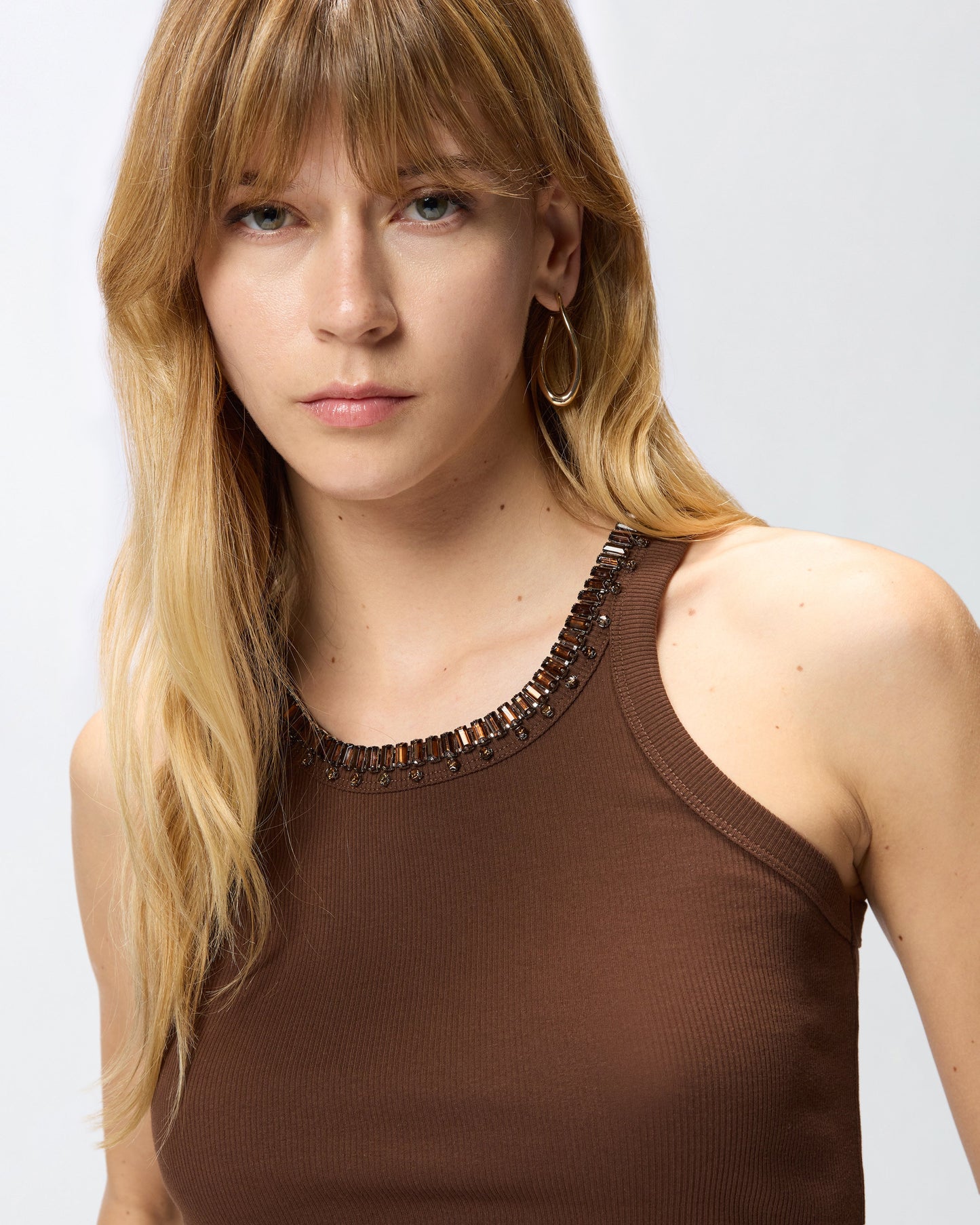 Ribbed top with bejewelled embellishment