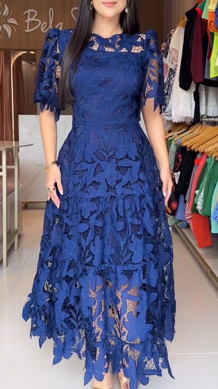 Damenkleid mit Rundhalsausschnitt und Cut-outs