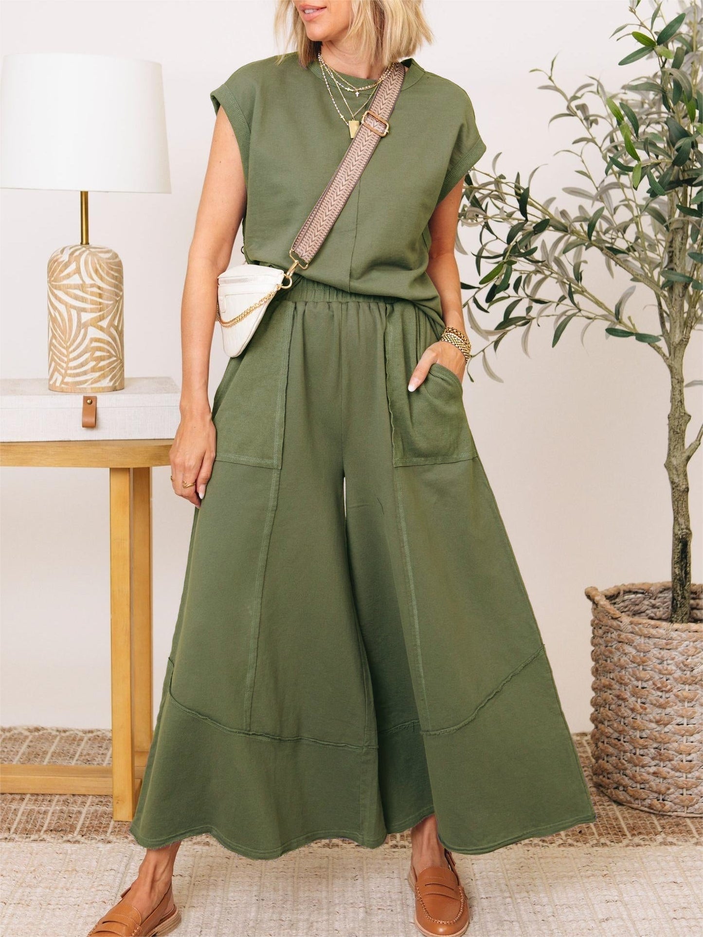 Set aus Top mit klaren Linien und Hose mit weitem Bein (2 kaufen, Versand gratis)