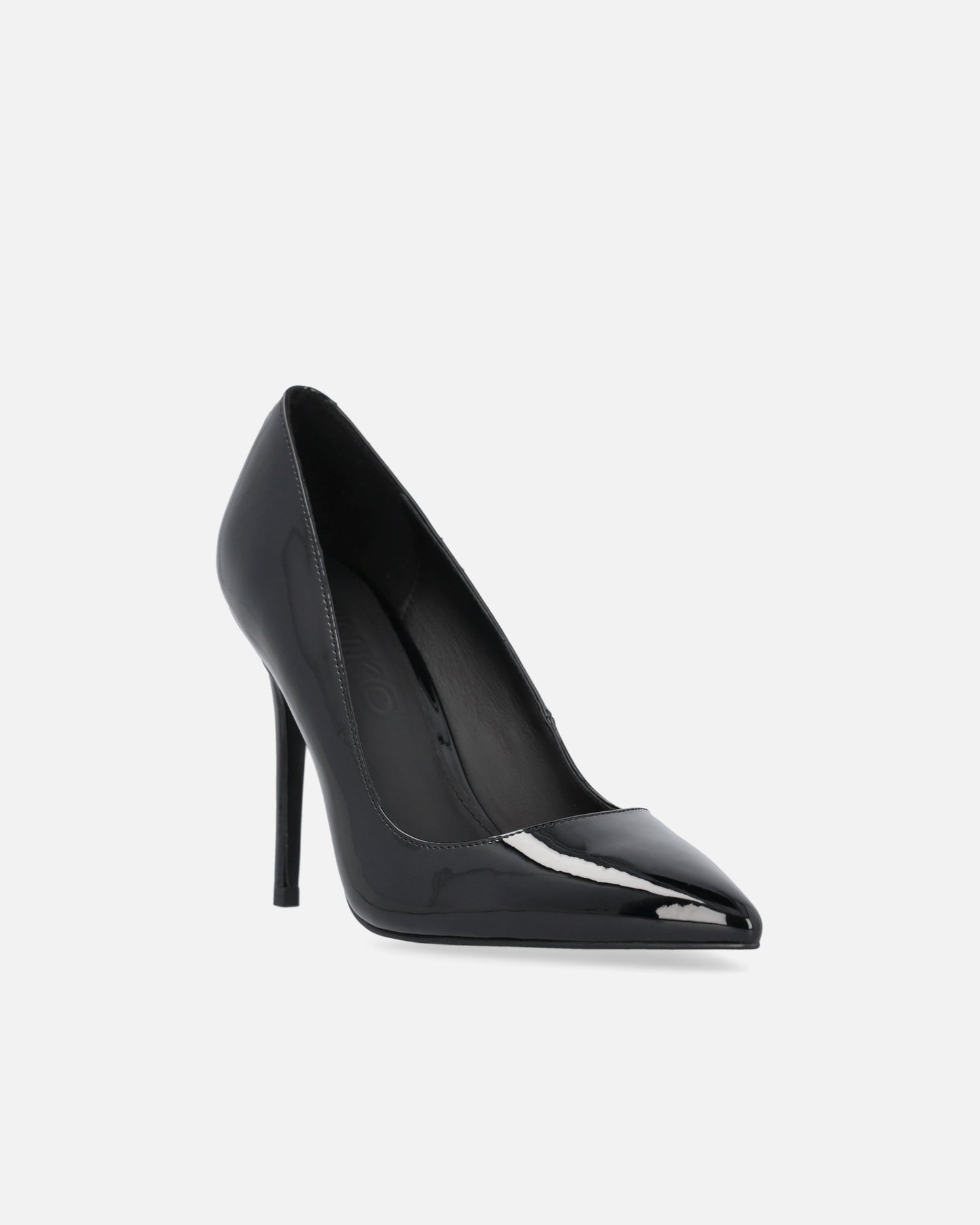 Shiny heeled pumps