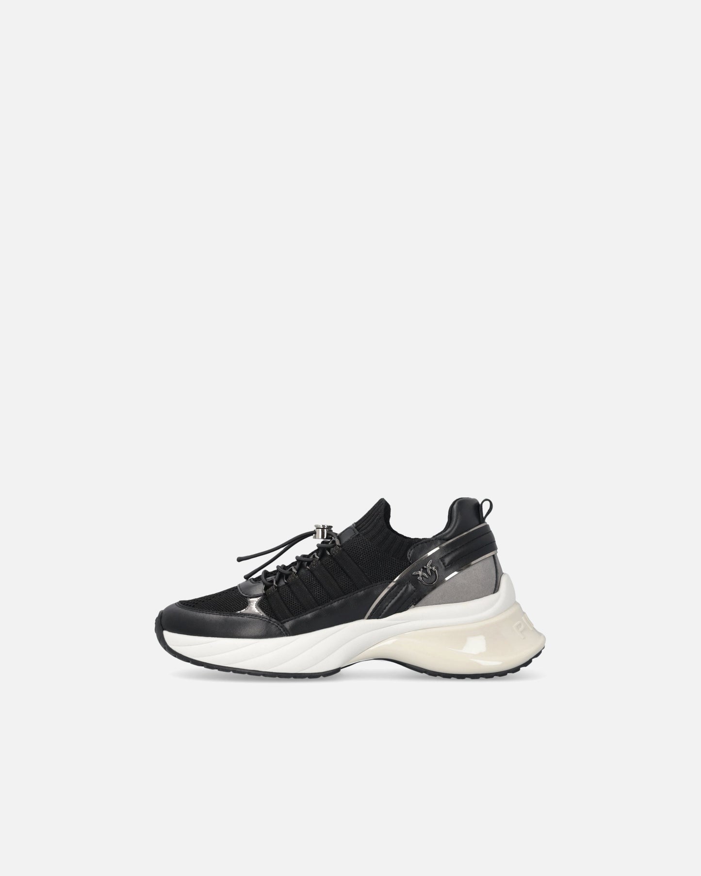 Knitted sneakers with laces and cord lock