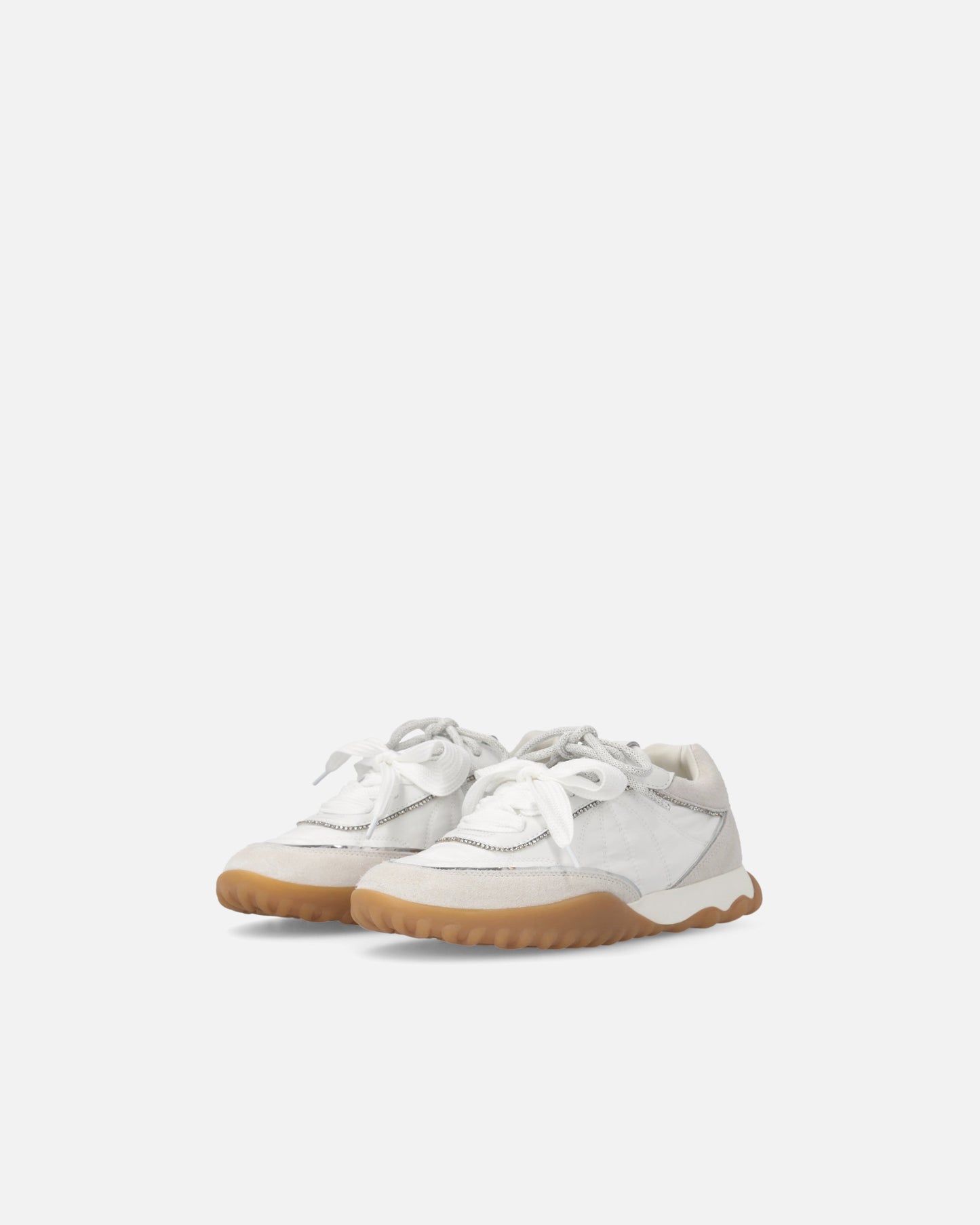 Sneakers with double laces