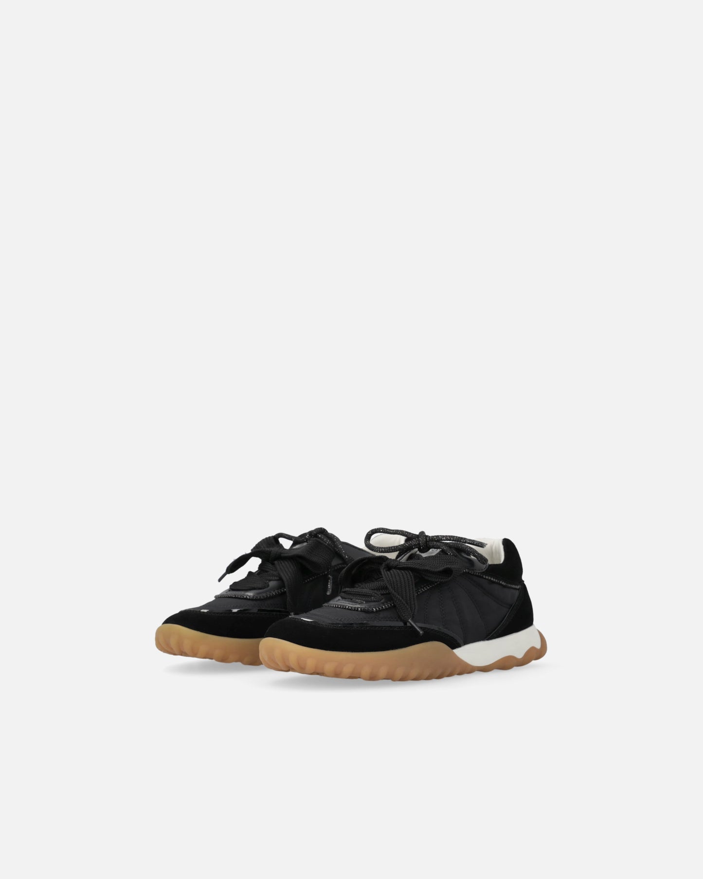 Sneakers with double laces