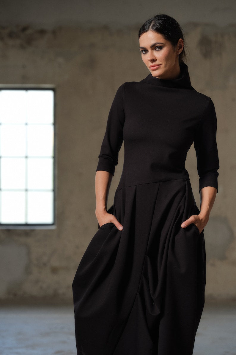Schwarzes asymmetrisches Kleid, Avantgarde-Kleid, Extravagantes langes Kleid, Slow Fashion, Capsule Wardrobe, Nachhaltige Kleidung