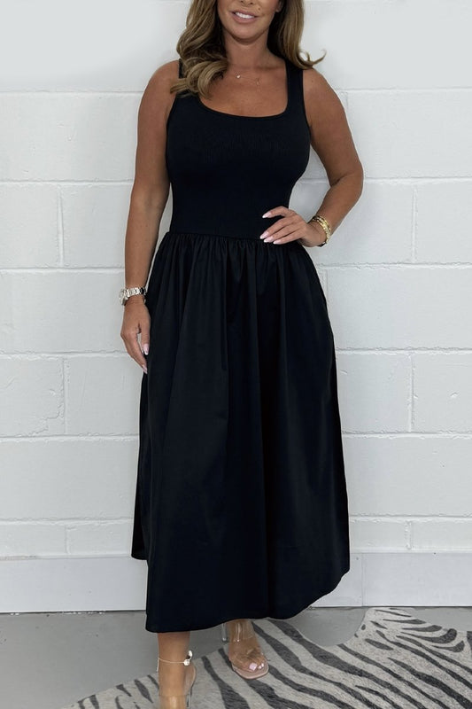 Einfarbiges ausgestelltes T-Shirt-Midikleid